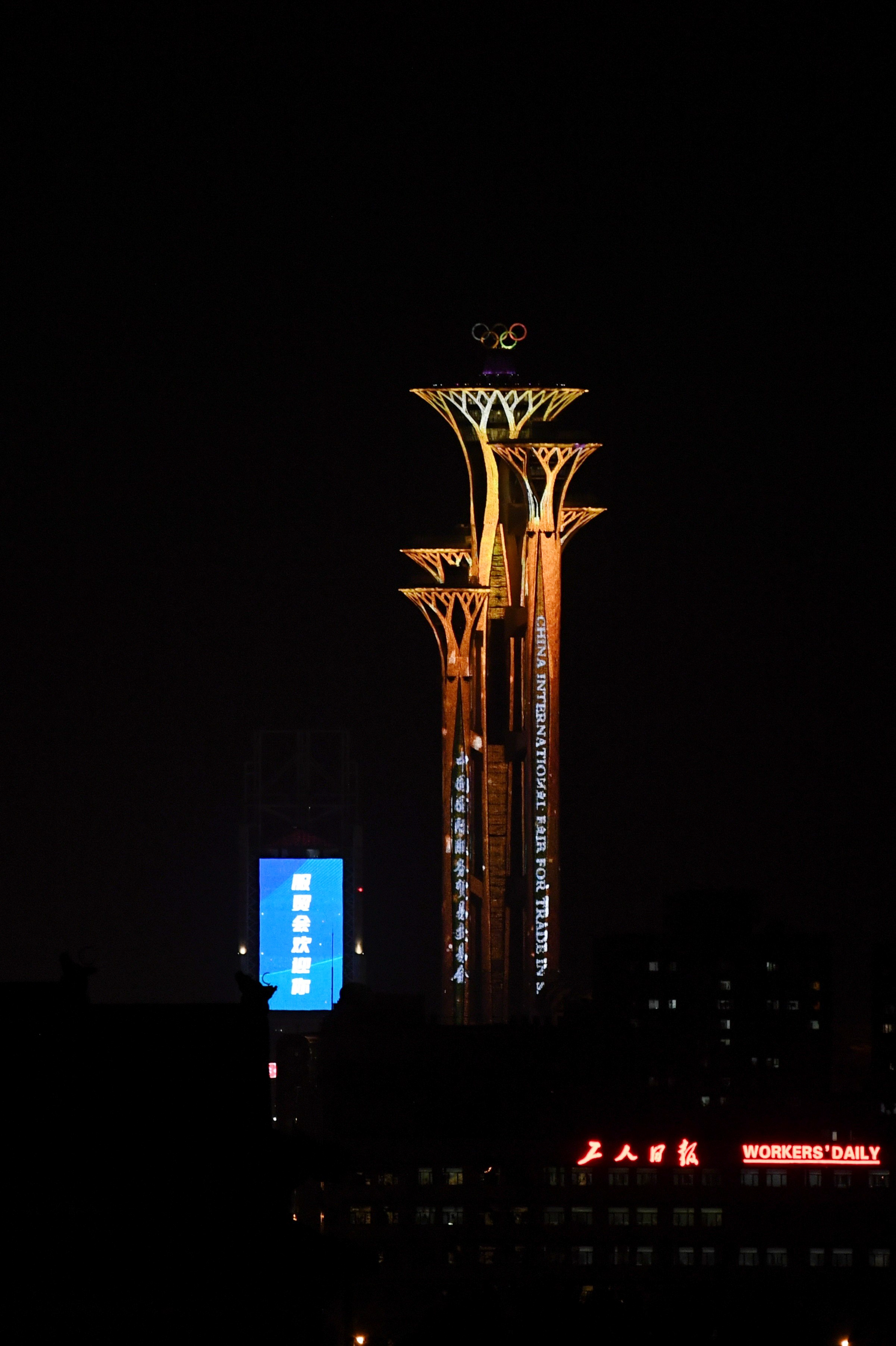 北京奥林匹克公园的夜景，梦幻般的奥林匹克与古都的交融